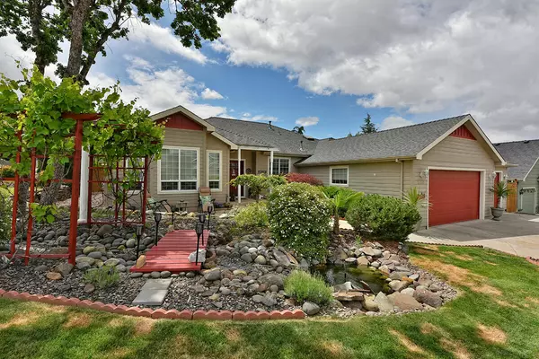 1150 Arrowhead TRL, Eagle Point, OR 97524