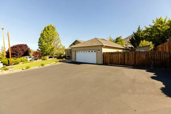 Klamath Falls, OR 97603,5831 Springcrest WAY