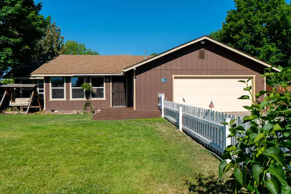 2309 12th ST, Redmond, OR 97756