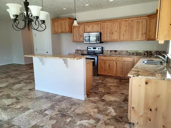 Redmond, OR 97756,2203 Nez Perce CT