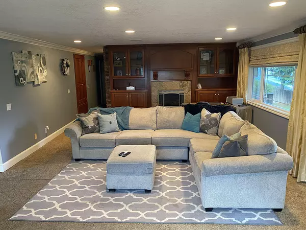 Klamath Falls, OR 97603,6715 Shasta WAY