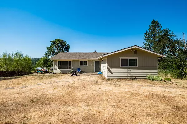 Grants Pass, OR 97526,1135 Rainbow DR