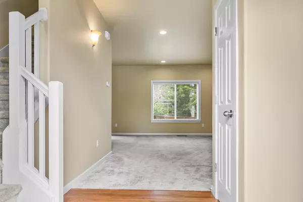 Bend, OR 97701,1512 Quiet Ridge LN