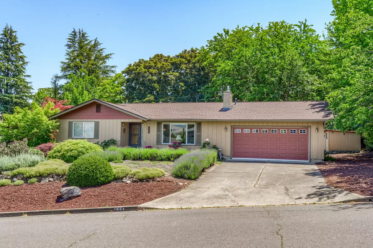 Ashland, OR 97520,684 Oak Knoll DR