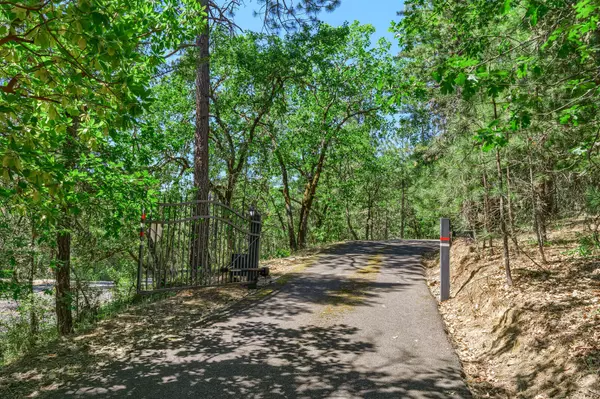 Grants Pass, OR 97527,3620 Demaray DR