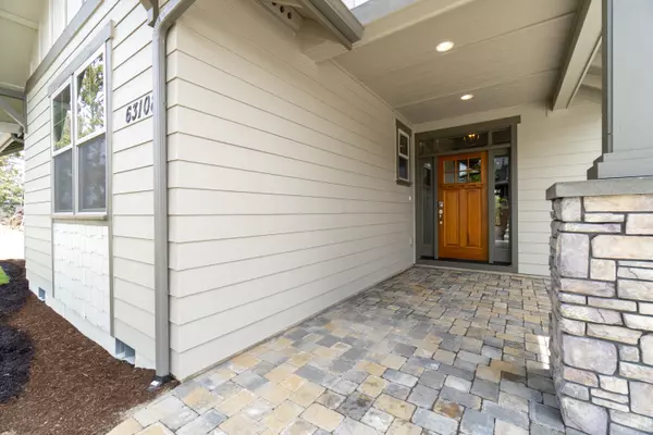 Bend, OR 97701,63108 Pikes CT