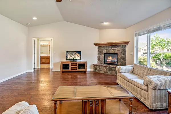 Grants Pass, OR 97527,245 Jamee Kay LN