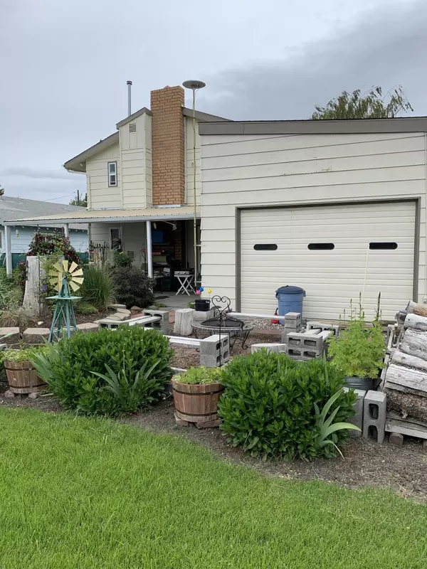 Klamath Falls, OR 97601,1242 Owens ST