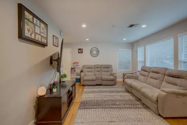 Grants Pass, OR 97526,1238 Hawthorne AVE