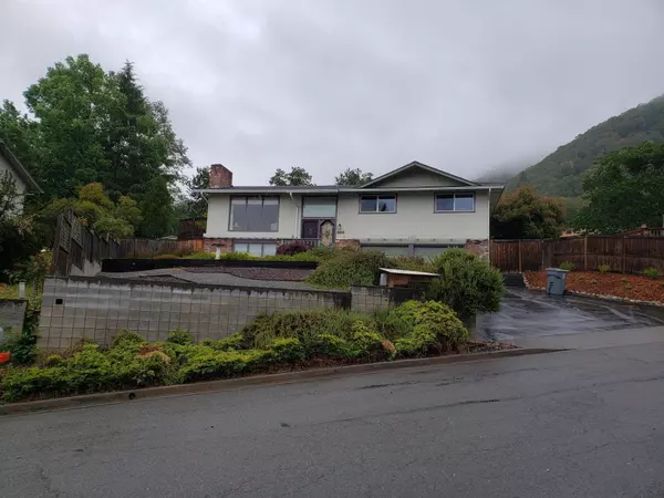 1470 View DR, Grants Pass, OR 97526