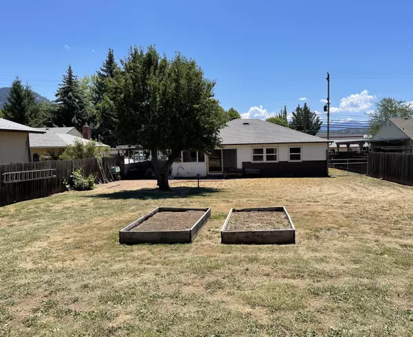 Grants Pass, OR 97526,1146 D ST