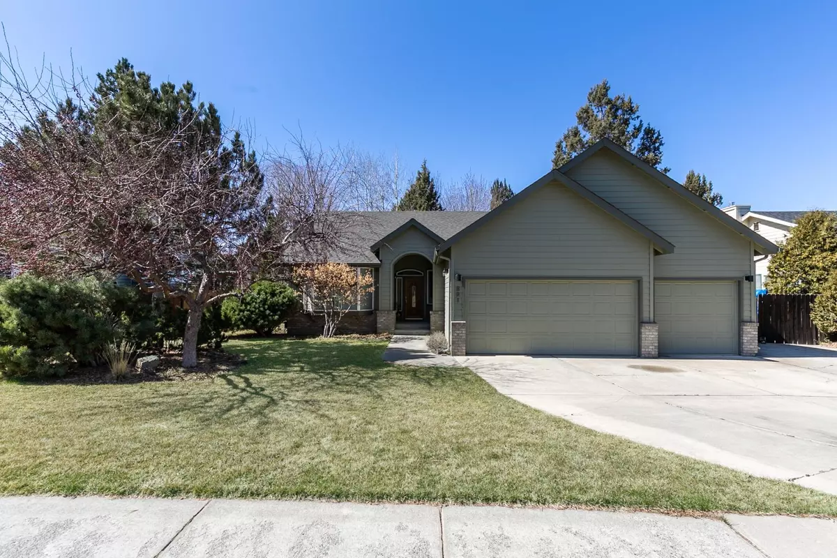 Bend, OR 97702,821 Shadowood DR