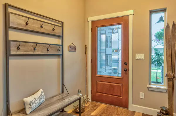 Bend, OR 97701,3022 Red Oak DR