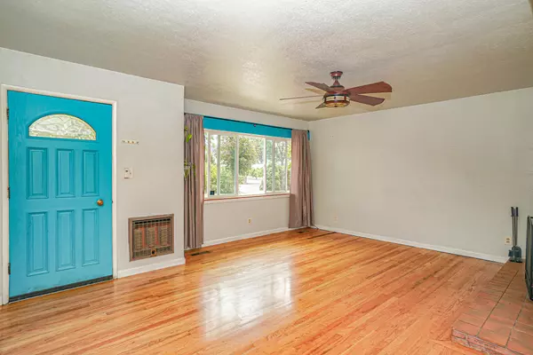 Medford, OR 97501,2928 Madrona LN