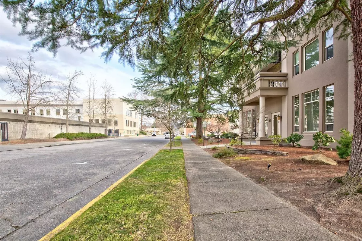 Grants Pass, OR 97526,141 C ST