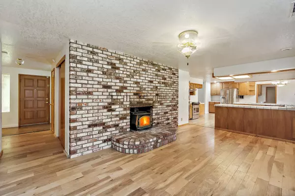 Grants Pass, OR 97527,459 Fir Canyon RD