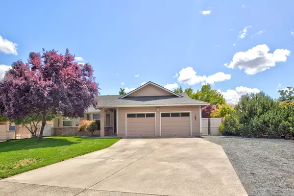 Grants Pass, OR 97527,787 Delsie DR