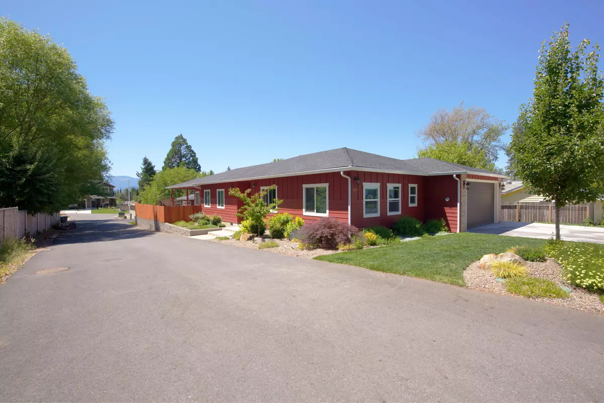 Grants Pass, OR 97526,1011 Hefley ST