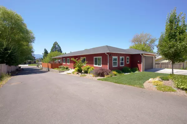 1011 Hefley ST, Grants Pass, OR 97526