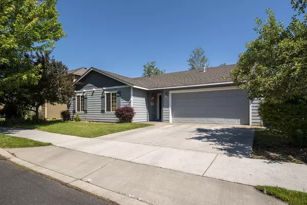 2875 Deschutes DR, Redmond, OR 97756