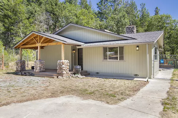 1707 Robinson RD, Grants Pass, OR 97527