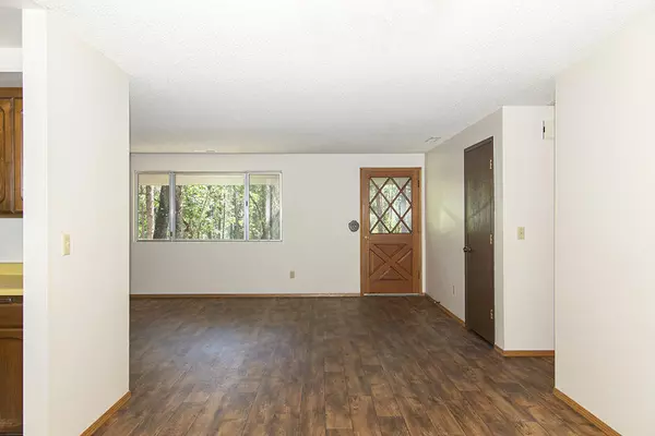 Grants Pass, OR 97527,100 Hornet LN