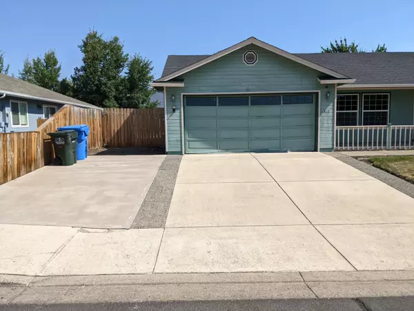 Eagle Point, OR 97524,412 Merlee CIR