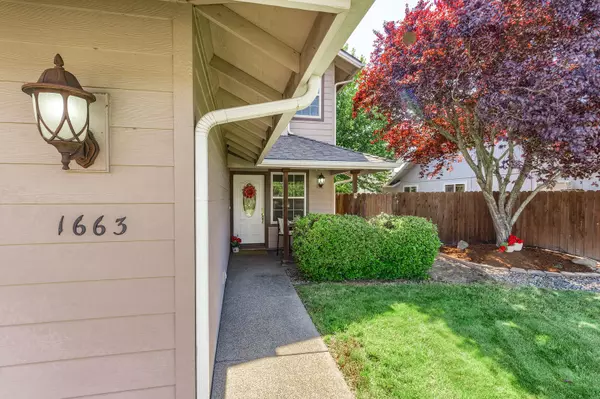 Grants Pass, OR 97527,1663 Nunnwod LN