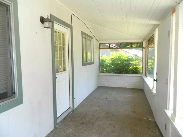 Grants Pass, OR 97526,1212 5th ST