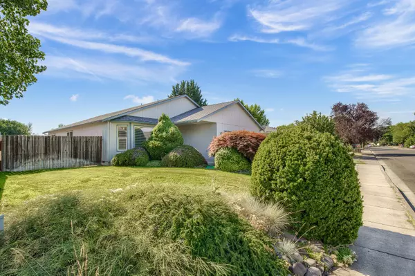 1158 White Chapel DR, Central Point, OR 97502