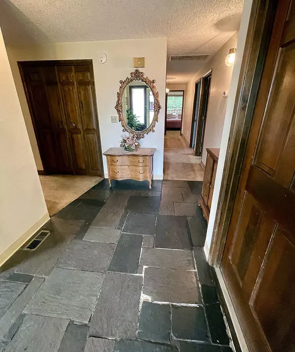 Klamath Falls, OR 97603,5216 Starlit CT