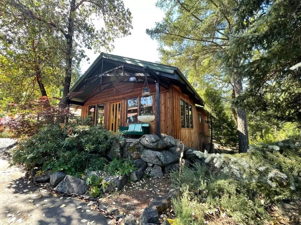 Grants Pass, OR 97527,715 Greens Creek RD