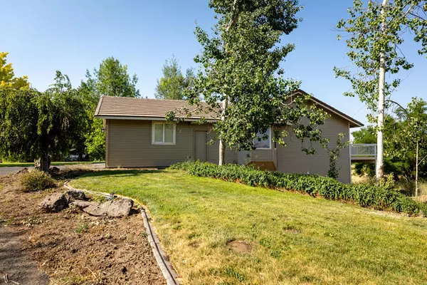 Klamath Falls, OR 97603,8906 Rockinghorse LN