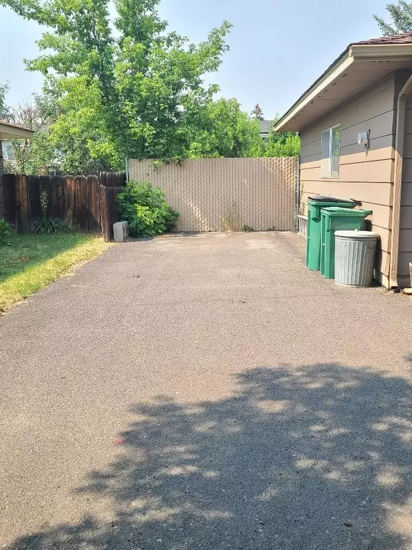 Klamath Falls, OR 97603,3925 Mazama DR