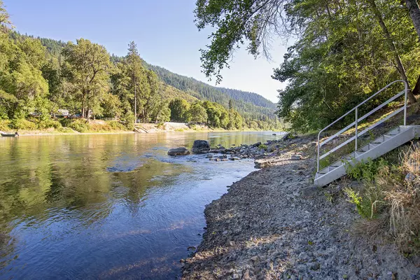 Grants Pass, OR 97526,619 Fielder LN