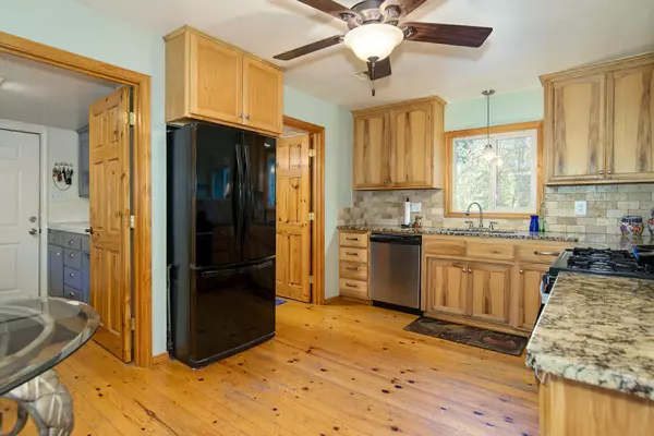 Grants Pass, OR 97526,619 Fielder LN