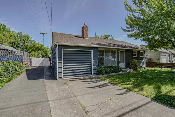 876 Stewart Ave AVE, Medford, OR 97501