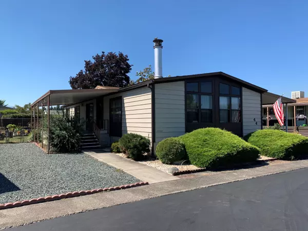 301 Freeman RD #44, Central Point, OR 97502