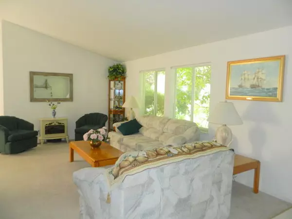 Grants Pass, OR 97526,214 Creekside DR