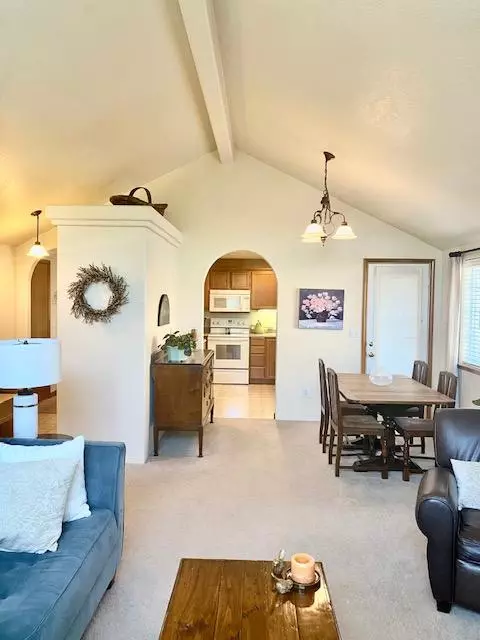 Central Point, OR 97502,1081 Cherry ST