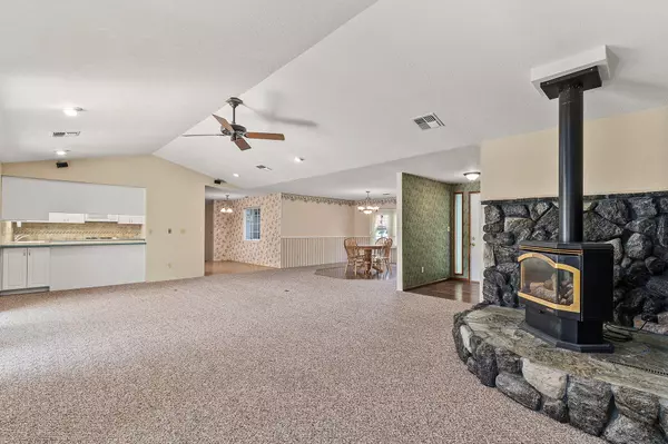 Grants Pass, OR 97527,1325 Wineteer LN