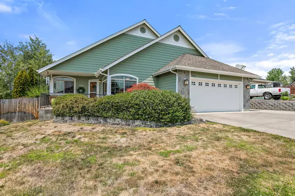 Eagle Point, OR 97524,920 Ridgeview DR