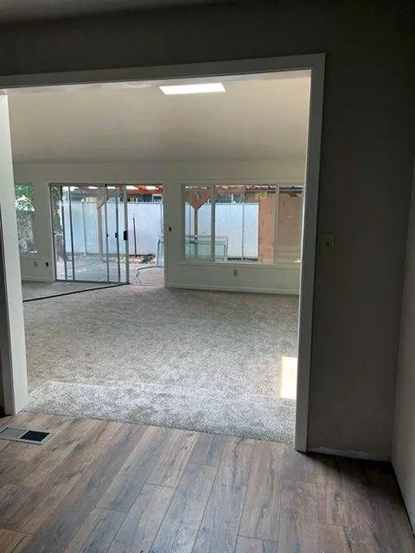 Klamath Falls, OR 97603,5452 Brentwood DR