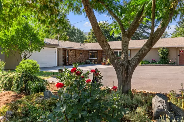 1331 Priscilla LN, Grants Pass, OR 97526
