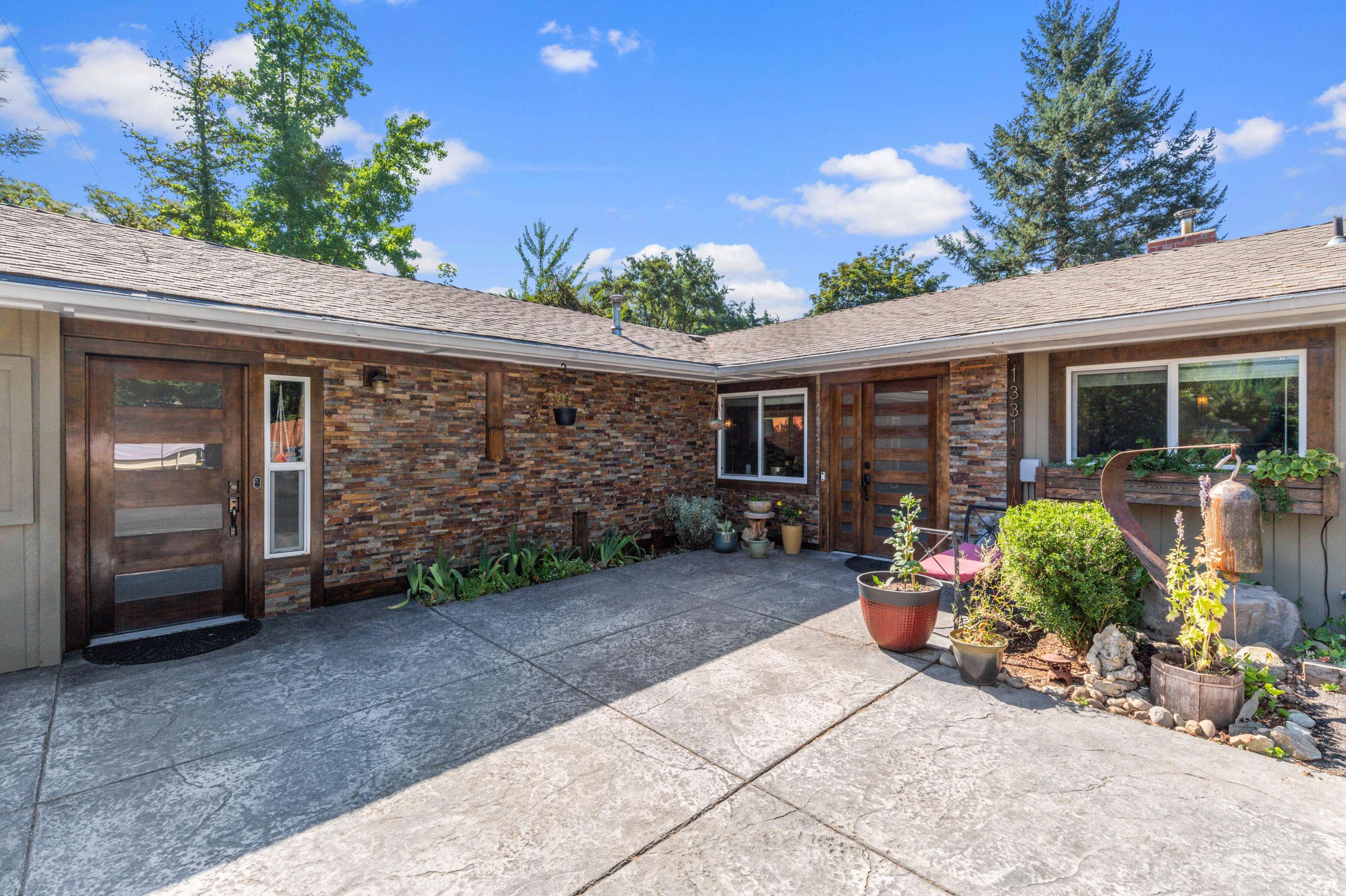 Grants Pass, OR 97526,1331 Priscilla LN
