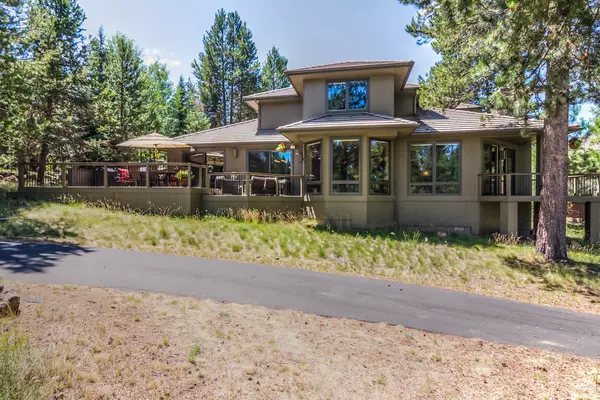 57696 Vine Maple LN, Sunriver, OR 97707