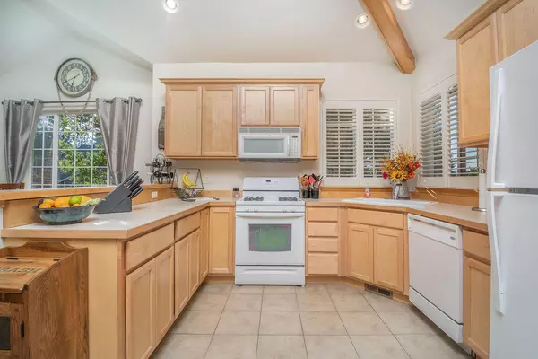 Klamath Falls, OR 97601,4914 Falcon DR