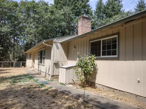 Grants Pass, OR 97527,266 Pearl DR