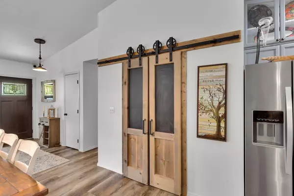 Rogue River, OR 97537,607 Lia WAY