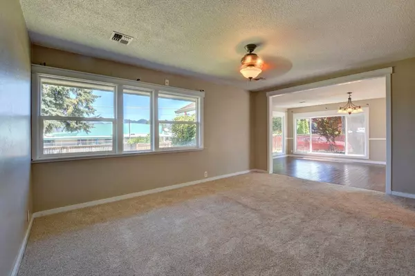 Grants Pass, OR 97527,365 Harbeck RD